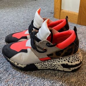Steve Madden size 8 sneakers
